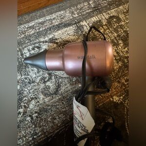 Wavy talk blow dryer